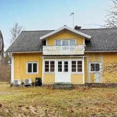3 Bedroom Beautiful Home In Lönashult