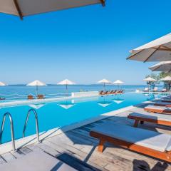 Sunny Lena Premium Family Apartment with Garden, Close to Beach & Pool