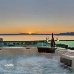 Exclusive Penthouse Big Blue with private Jacuzzi