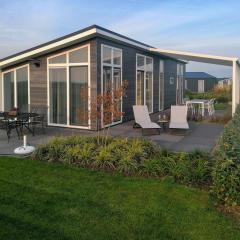 Beautiful chalet with unobstructed view in Zeeland