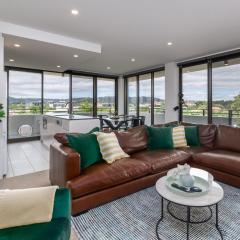 Spacious 2-Bed, Stunning Views in Central Canberra