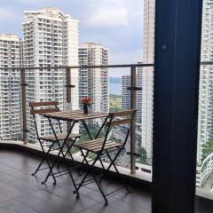 Cozy 3BR in Danga Bay with Water Views Parking