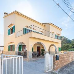 Amplia villa en Mallorca con jardín, 4 dormitorios y zona BBQ Cerca del mar en Portocolom