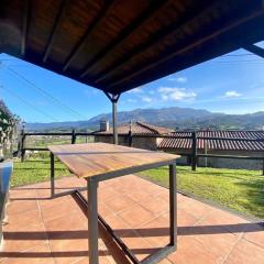 Casa en aldea frente a la Sierra de el Sueve