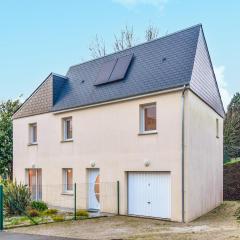 Stunning Home In Cherbourg-en-cotentin With Kitchen