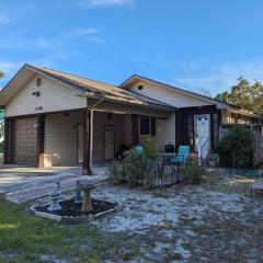 Cute 3/2 Siesta home steps from Siesta waters