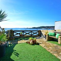 Casa bañada por el mar en A Illa de Arousa