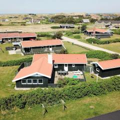 Spacious and well furnished pool house - SJ170