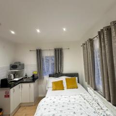 2nd Studio Flat With Great Views in Keedonwood Road With Private Kitchenette and shared bathroom