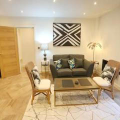 Central 3 Bed Flat 8 Min Walk To City Centre - Pass the Keys