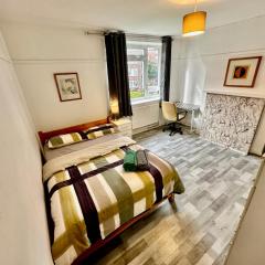 Aldgate East Rooms R1