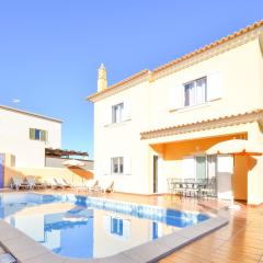 Vila com piscina a 5 minutos da Praia