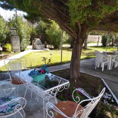 Country House Kalyves, 2 bedrooms, sleeps 6, 700sqmgarden, 180m from beach