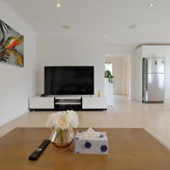 Canberra Comfort Family Cottage with 5 Beds& Pet Welcoming