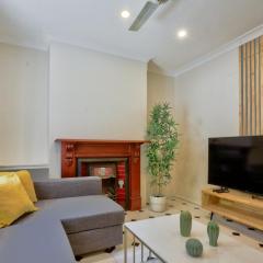 Affordable 3 Bedroom House Darlinghurst with 2 E-Bikes Included