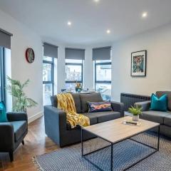 Beautiful 2 Bedroom Flat Next to Brighton Station I Sleep 6 I RHTTT