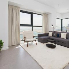 Maison Privee - Modern & Panoramic Sea View Apt on Al Reem Island