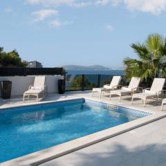 Villa Palm Bay 1, heated pool - 5 m from the sea