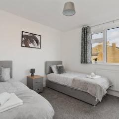 Spacious 5-bed House Private Parking