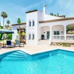 4 bedroom Villa in Top location - Heated Pool