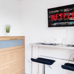 Bright 2D Studio in Longton Near Alton Towers with Smart TV and Self Check-In