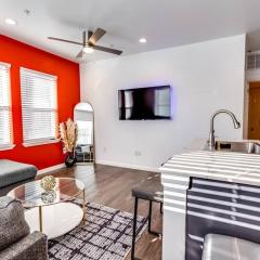 1 BD Lux Retreat (Museum District/ Medical Center)