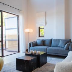 Luxury Pool View Flat L12