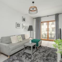 Bright Apartment with Balcony and FREE GARAGE Poznań by Renters