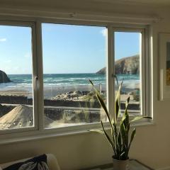 Fabulous Beach Pad Just 20 Paces From The Sea