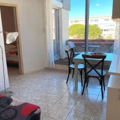 Confortable T2 avec terrasse privée près des Thermes et du centre-ville à Balaruc-les-Bains - FR-1-553-144
