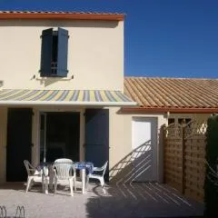 Maison à 100m de la plage avec piscine, 4 couchages, parking privé, terrasse et barbecue - FR-1-224A-40
