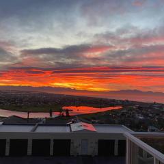 Mountainside Sea View Apartment In Muizenberg
