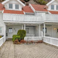 Lovely Home In Spangereid With Kitchen