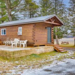 Mauston Studio Cabin about 15 Mi to Wisconsin Dells!