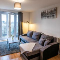 Modern City Centre Apartment, Sleeps 6, Free Parking, Smart TVs, Great Transport Links, Long Term Disc