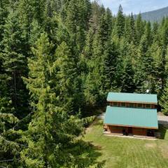 Cedar Cabin Near Silverwood