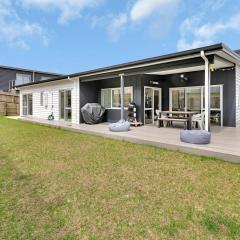 Seaside Escape - Ruakaka Holiday Home