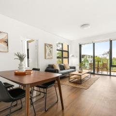 Stylish 2-Bed, 2-Bath with Parking in Lane Cove