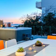 Aura, modern apartment with private jacuzzi