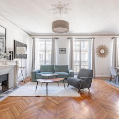 Champs Elysées Stylish Flat 2BR 6PPL