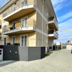 Bella Vista Studio with Balcony