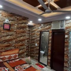 Diplomat luxury home stay in private apartment with kitchen, washroom, wifi , Android tv, fridge in cream location of posh south delhi foreiner area of lajpat nagar, safst locality of Delhi for single females