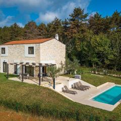 Villa-Veritas