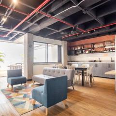 Dormitorios en Medellín con áreas comunes, Coworking - Be Together by Roots Rentals TOG HAB