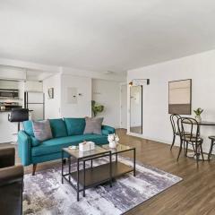 Spacious & Modern 2BR Apartment - Algonquin 06-008E