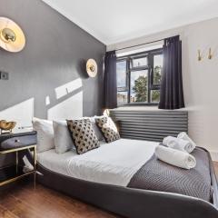 2 Bedroom Stylish Flat Central London