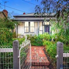 Ballarat Holiday Homes - Grant Street Cottage - Natural, Boho, Coastal Vibe - 2 kms from Sovereign Hill - Sleeps 1 to 6