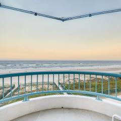 4 Bedroom Multi Level Beachfront Apartment - Q Stay