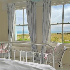 Boho-chic bolthole on the beach - Mariner's Cottage