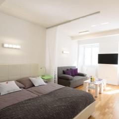 Designer apartment - centrally located